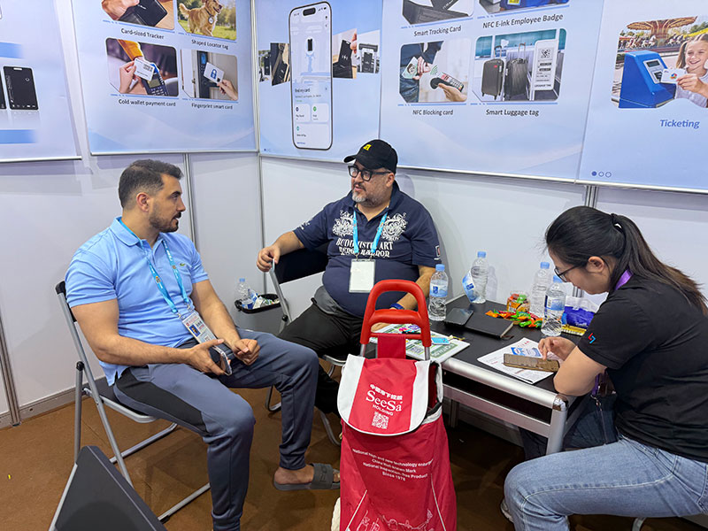 第139届广交会进行时：联合智能D馆17.2B43展位迎来全球客商！